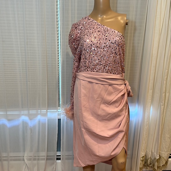 LAVISH ALICE Sequined One Shoulder Dress - Picture 6 of 12